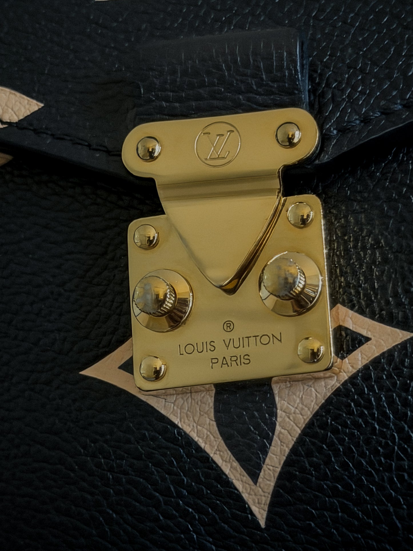 Louis Vuitton Pochette Métis Monogram Giant Empreinte Leather